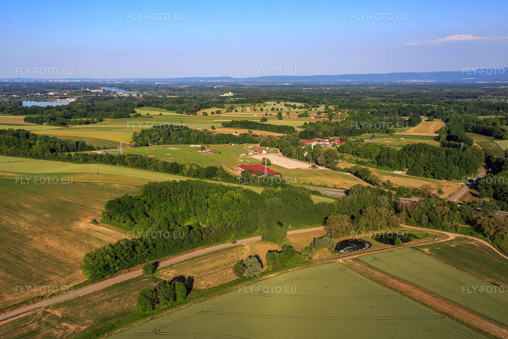 Vue aérienne: Haras De La Née à Mothern dans le département Bas Rhin, France – .Photo: IMG_080167.jpg prise le 05/06/2015 par Werner Riehm/FLY-FOTO.eu – Résolution de l'original: 5472 x 3648 px – Haras de la Nee équitation chevaux concours