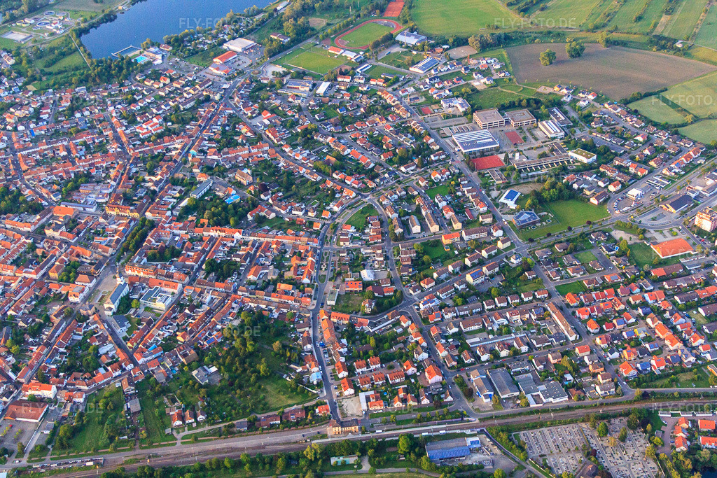 Luftbild: An d. Salbach in Philippsburg im Bundesland Baden-Württemberg in Deutschland. Foto: IMG_66467.jpg vom 30.05.2014 durch Werner Riehm/FLY-FOTO.de