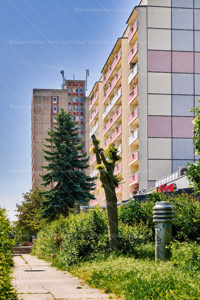 Leipzig Grünau Mitte Blick auf PH16-Bauten Stuttgarter Allee (Sommer 2026) | Leipzig Grünau Mitte Blick auf PH16-Bauten Stuttgarter Allee (Sommer 2026) - Realisiert mit Pictrs.com