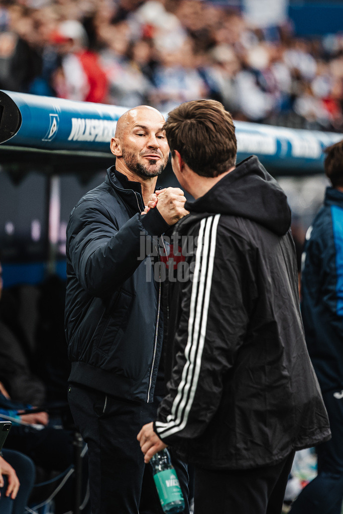 Fußball | Männer | Saison 2025/2026 | 1. Fußball-Bundesliga | 31. Spieltag | Hamburger SV vs. TSG Hoffenheim | 25.04.2026 | v.l. Christian Ilzer (Trainer, TSG Hoffenheim) und Trainer Merlin Polzin (HSV)