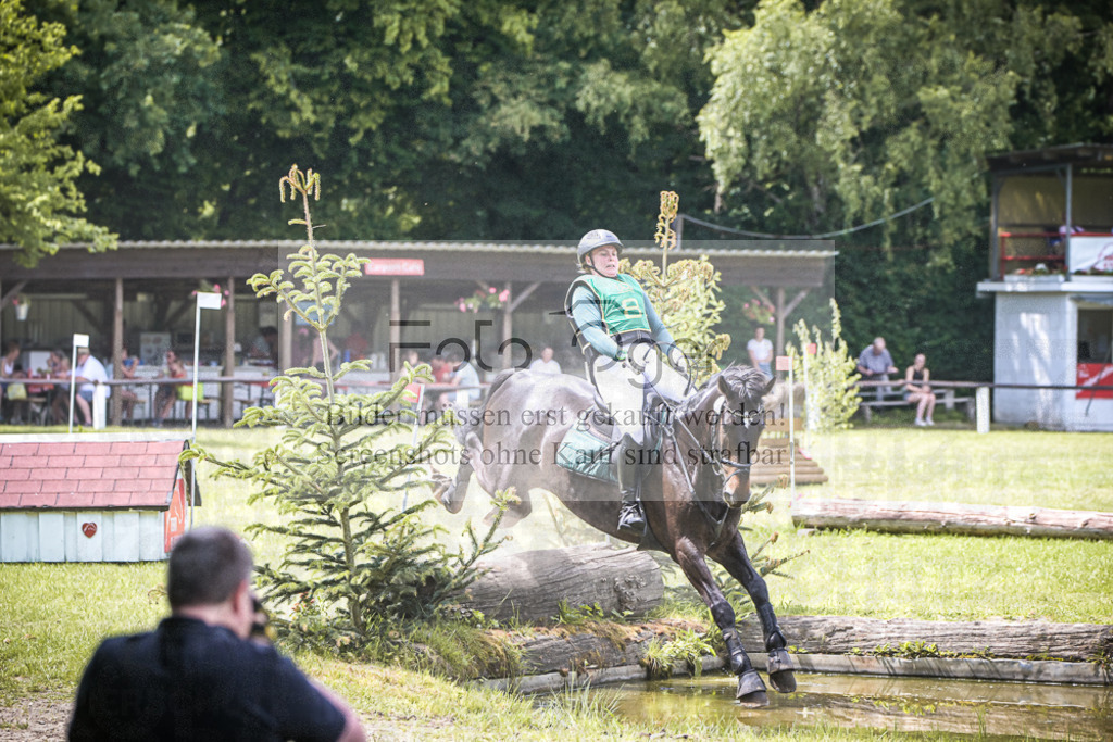 DOS_6923 | Entdecke hochwertige Reitturnierfotos von Foto Oger. Professionell, emotional und authentisch – jetzt Lieblingsmomente im Shop bestellen.Deutschlandweite Turnierfotografie. - Realisiert mit Pictrs.com