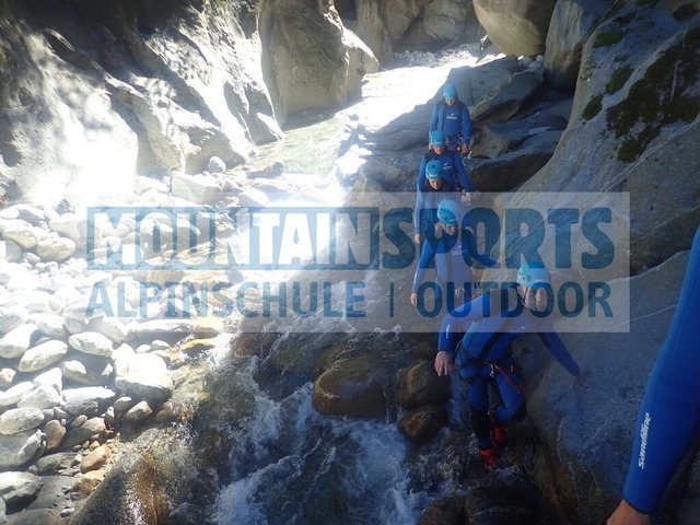 PC020040 | Bestelle die Bilder deines Berg- oder Wasser-Abenteuers mit Mountain Sports bequem von zu Hause aus direkt über unseren Online Fotoshop von pictrs.com. - Realisiert mit Pictrs.com
