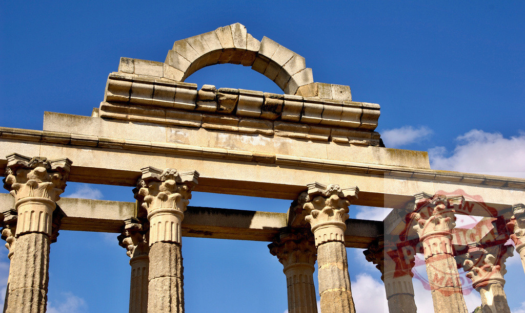 Roman Temple of Diana columns standing under blue sky. Extremdura - Spain | Ancient Roman Temple of Diana ruins in Merida, Spain against a vivid blue sky - Realisiert mit Pictrs.com