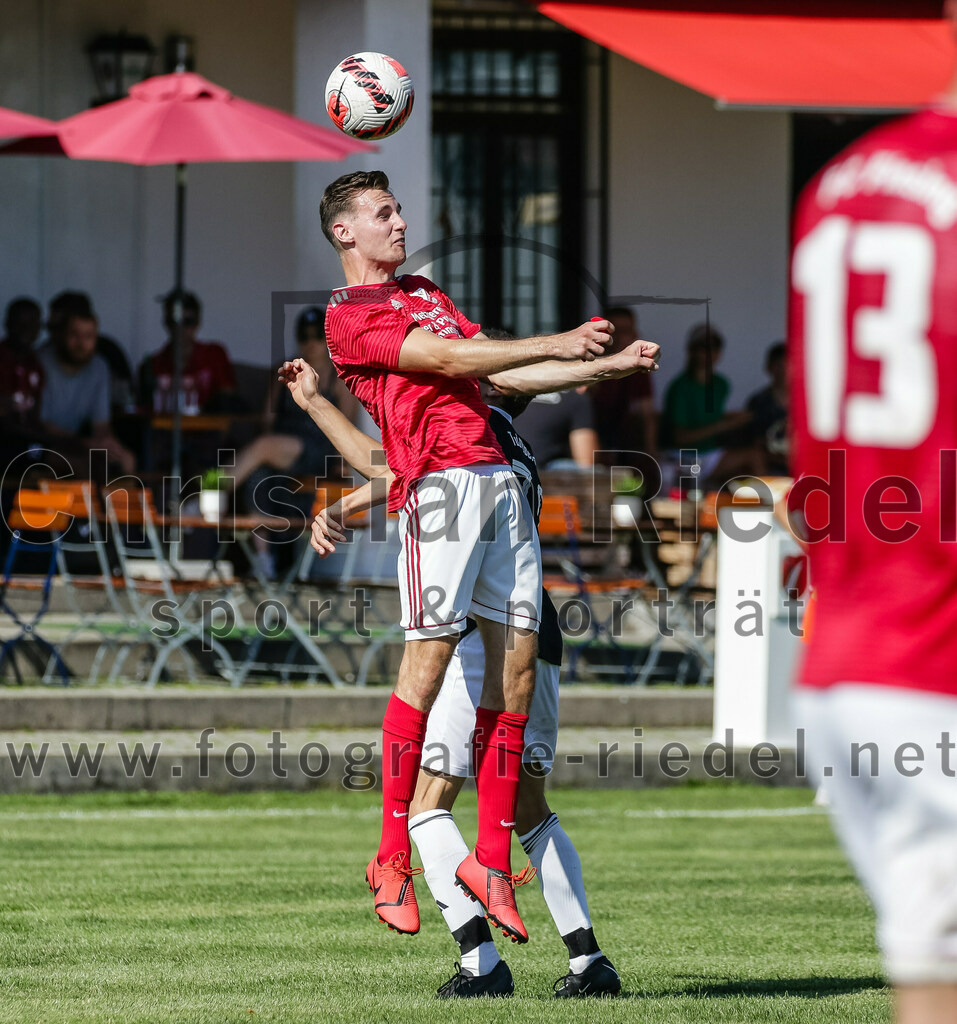 2023-08-20_017_TuS_Oberding_gegen_FC_Finsing_II | Oberding, Deutschland, 20.08.2023:
Fußball, Kreisklasse 2023 / 2024, 3. Spieltag, TuS Oberding gegen FC Finsing II, Endergebnis: 1:1

Leon Engelhard (FC Finsing, #8), Tobias Götze (TuS Oberding, #32)

Foto: Christian Riedel / fotografie-riedel.net