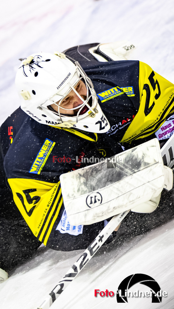Viertelfinale EA Schongau Mammuts vs TSV Peißenberg Miners | Eishockey Bayernliga Playoff 2022/2023, Viertelfinale EA Schongau Mammuts vs TSV Peißenberg Miners
Daniel Blankenburg (Mammuts Goali 25) in Aktion,
2023-03-05 in Schongau (Eisstadion)
Daniel Blankenburg (Mammuts Goali 25)
Copyright: FotoLindner