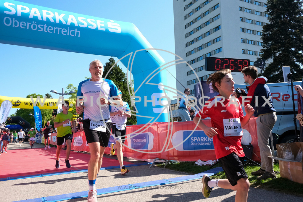 ..... | LINZ,AUSTRIA,27.April 24, Int. 3 Brückenlauf Linz  , Image shows: Photo: WAPICS / Michael ring