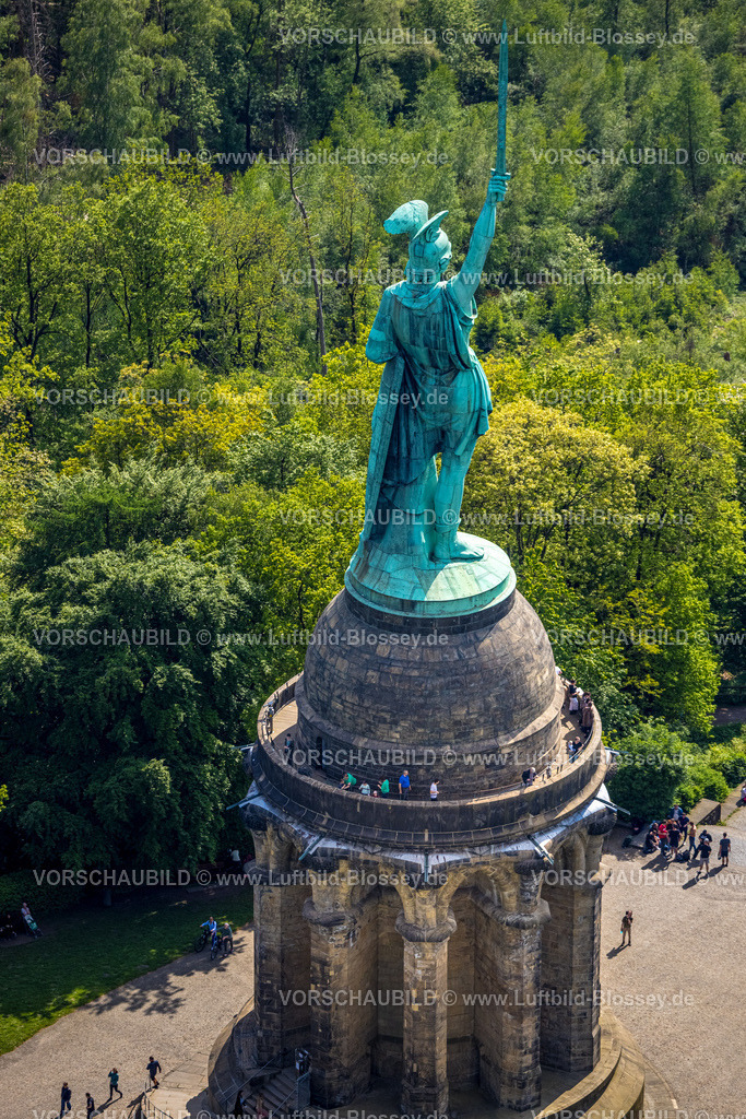 Detmold240505749Hermannsdenkmal_TeutoburgerWald | Luftbild, Hermannsdenkmal, kulturelle Statue des Cheruskerfürsten, nach Entwürfen von Ernst von Bandel, Teutoburger Wald, Hiddesen, Detmold, Ostwestfalen, Nordrhein-Westfalen, Deutschland