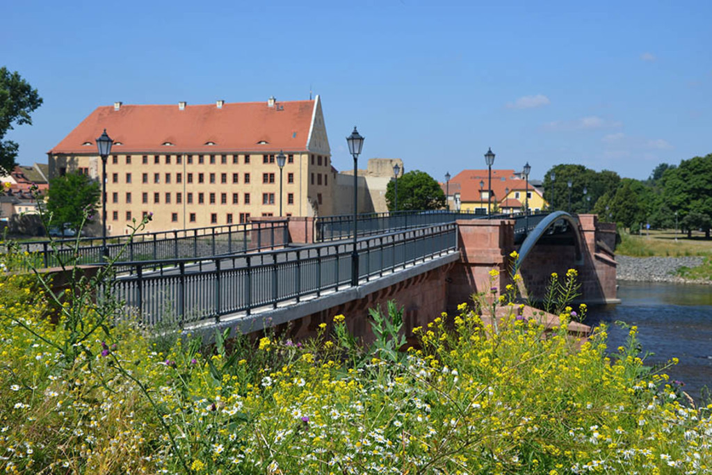 Grimma - Pöppelmannbrücke | Entdecke über 20 Kategorien Leipzig-Motive: Foto-Downloads, hochwertige Poster, Leinwand- & Fine-Art-Prints. Jetzt Lieblingsfoto im Bildlexikon Leipzig Shop bestellen!