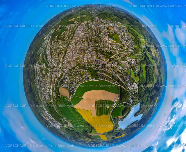 Meschede240590348Mitte | Luftbild, Stadtansicht Meschede, Wohnen und Leben, Erdkugel, Fisheye Aufnahme, Fischaugen Aufnahme, 360 Grad Aufnahme, tiny world, little planet, fisheye Bild, Meschede-Stadt, Meschede, Sauerland, Nordrhein-Westfalen, Deutschland