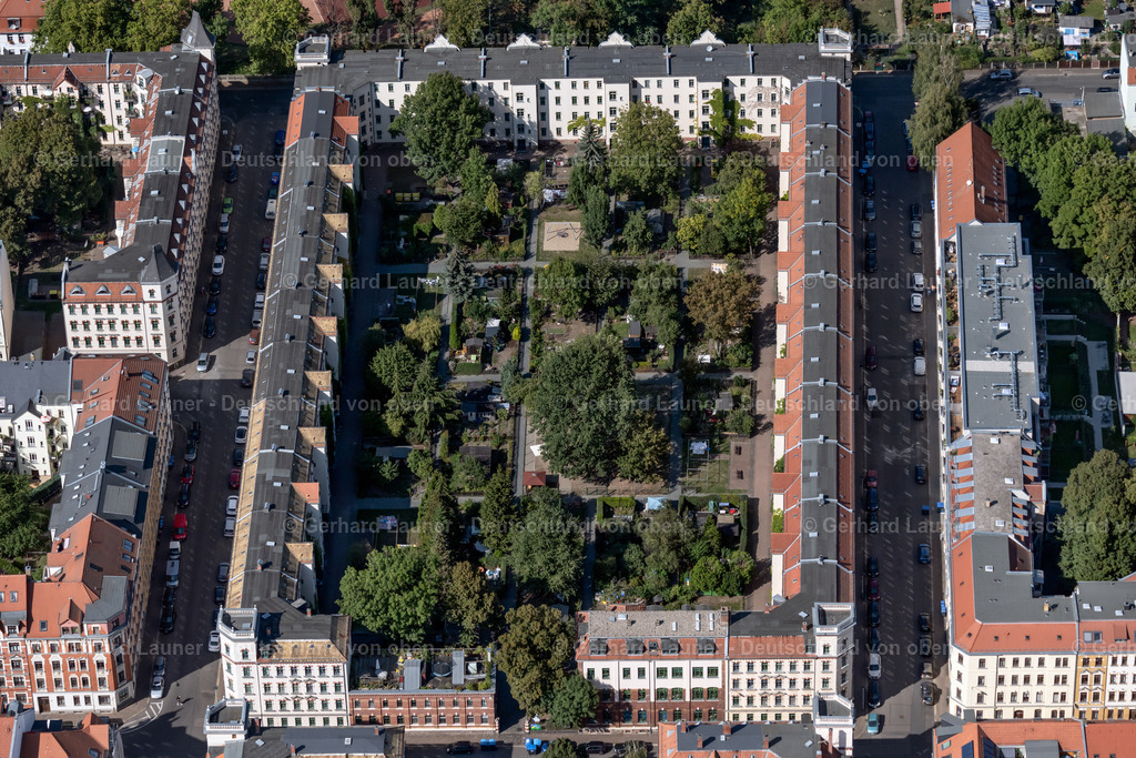 4041965 | LEIPZIG 15.09.2020 Wohngebiet der Mehrfamilienhaussiedlung Roßmarktstraße - Demmeringstraße - Heinrichstraße im Ortsteil Altlindenau in Leipzig im Bundesland Sachsen, Deutschland. // Residential area of the multi-family house settlement Rossmarktstrasse - Demmeringstrasse - Heinrichstrasse in the district Altlindenau in Leipzig in the state Saxony, Germany. Foto: Gerhard Launer