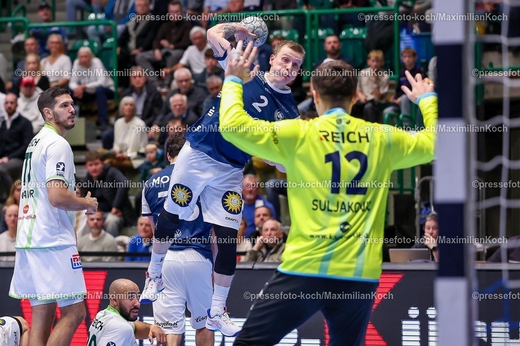 BHC09102501182 | 09.10.2025, Handball, HBL, Bergischer HC - HSG Wetzlar, Unihalle Wuppertal: Noah Beyer (BHC #02)  wirft den Ball auf das Tor von Torhüter Anadin Suljakovic (HSG Wetzlar #12) 
