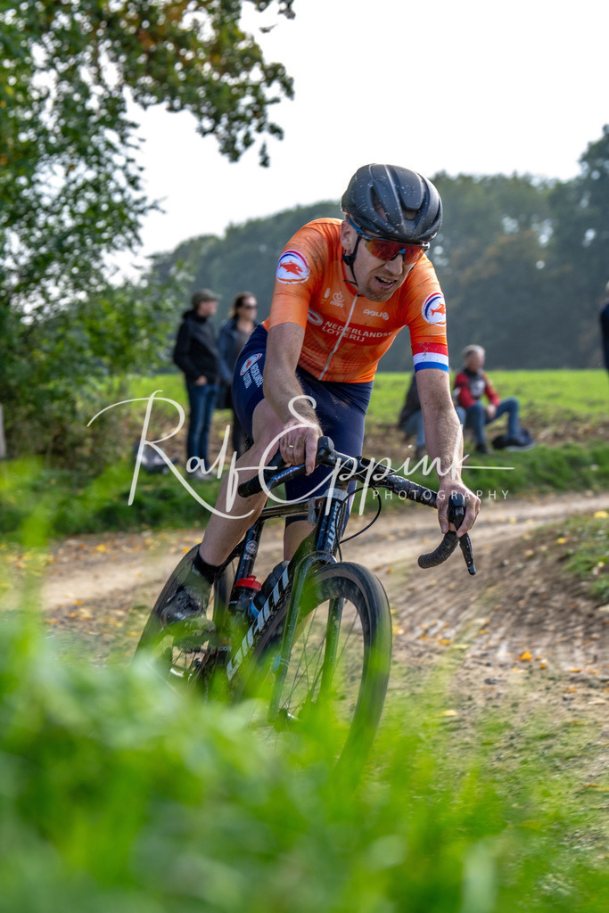 Ralf Eppink Photography 20251012_DSC04354 | Sportfotografie, Eventfotografie, Porträtfotografie, Radsport Fotograf, Triathlon Fotograf, Düsseldorf Fotograf, Köln Fotograf, Actionfotografie, Teamfotografie, Peoplefotografie, Business Portraits, Veranstaltungsfotografie, Reportagefotografie - Realisiert mit Pictrs.com