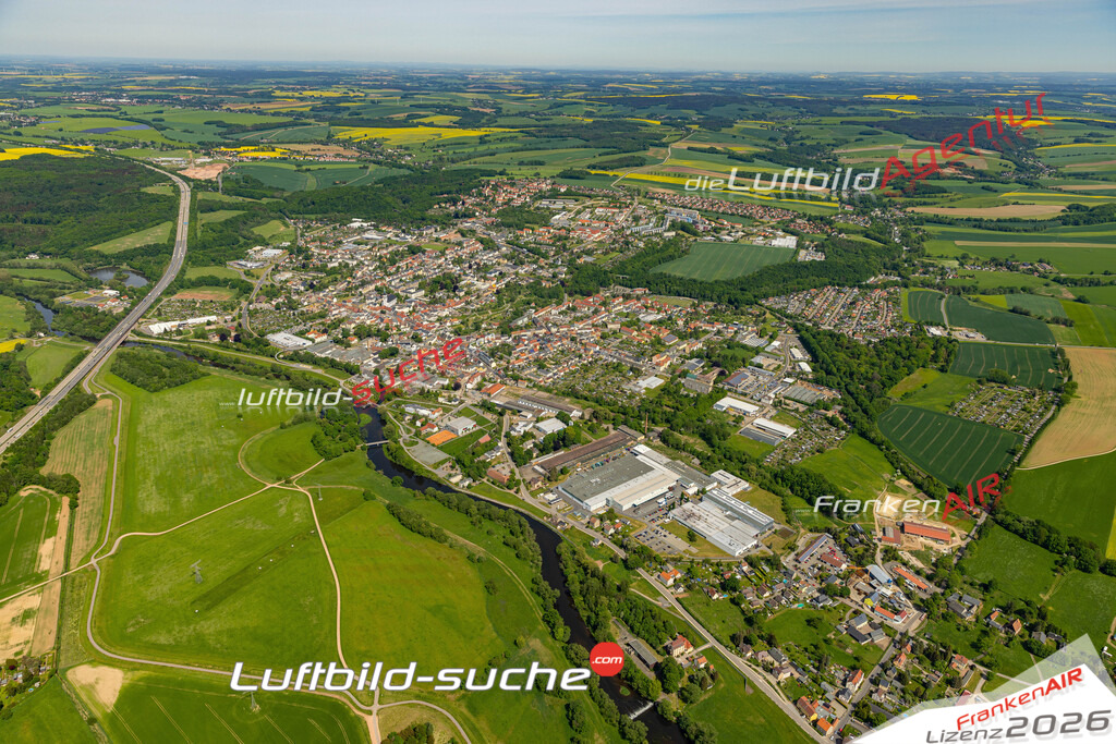 Das Luftbild der Stadt Frankenberg/Sa. wurde 2022 vom Flugzeug heraus erstellt (keine Drohnen-Aufnahmen) Aufnahmehöhe ca.450 Meter- hohe Bildauflösung und Druck-Qualität. Garantiert!