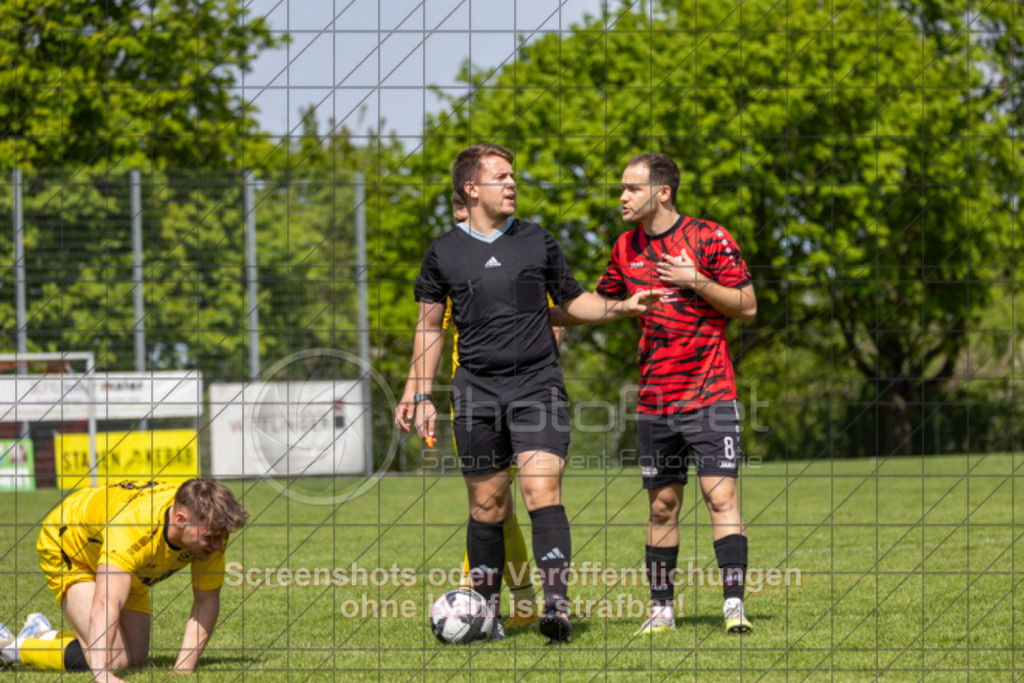 20250427_150613_0138 | #,TSV Bad Boll (rot) vs. SV Waldhausen (gelb), Fussball, Landesliga 2 - wfv, 24. Spieltag, Saison 2024/2025, Rasenplatz, Erlengarten 37, 73087 Bad Boll, 27.04.2025 - 15:00 Uhr,Foto: PhotoPeet-Sportfotografie/Peter Harich