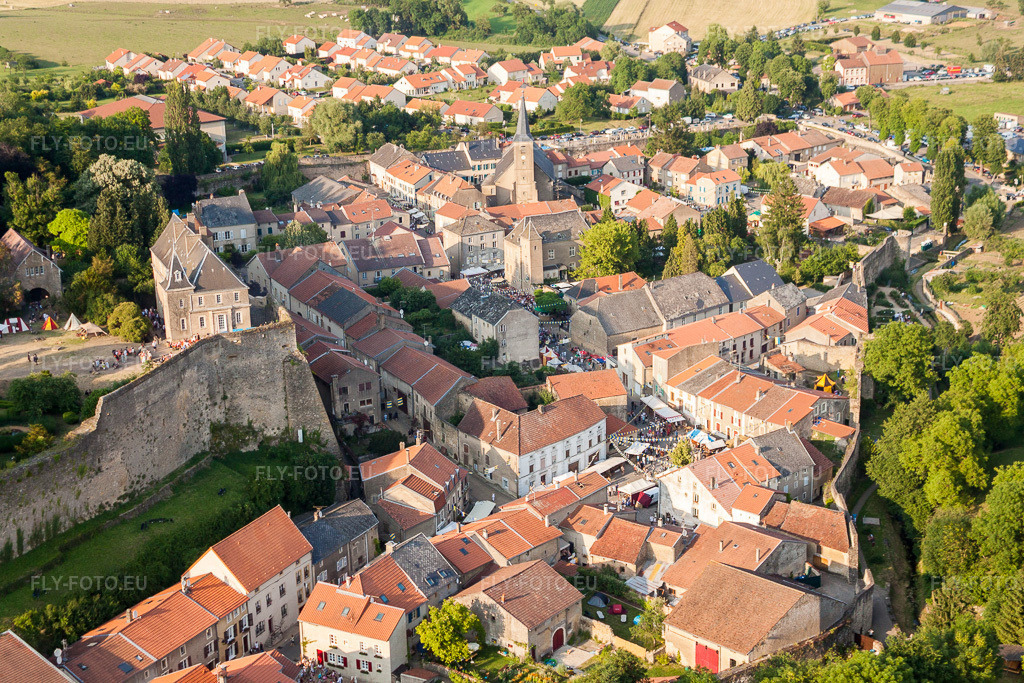 Vue aérienne: Complexe du château de Fort Fort Rodemack à Rodemack dans le département Moselle, France. Photo: IMG_29489.jpg prise le 26/06/2010 par Werner Riehm/FLY-FOTO.eu – Résolution de l'original: 4752 x 3168 px