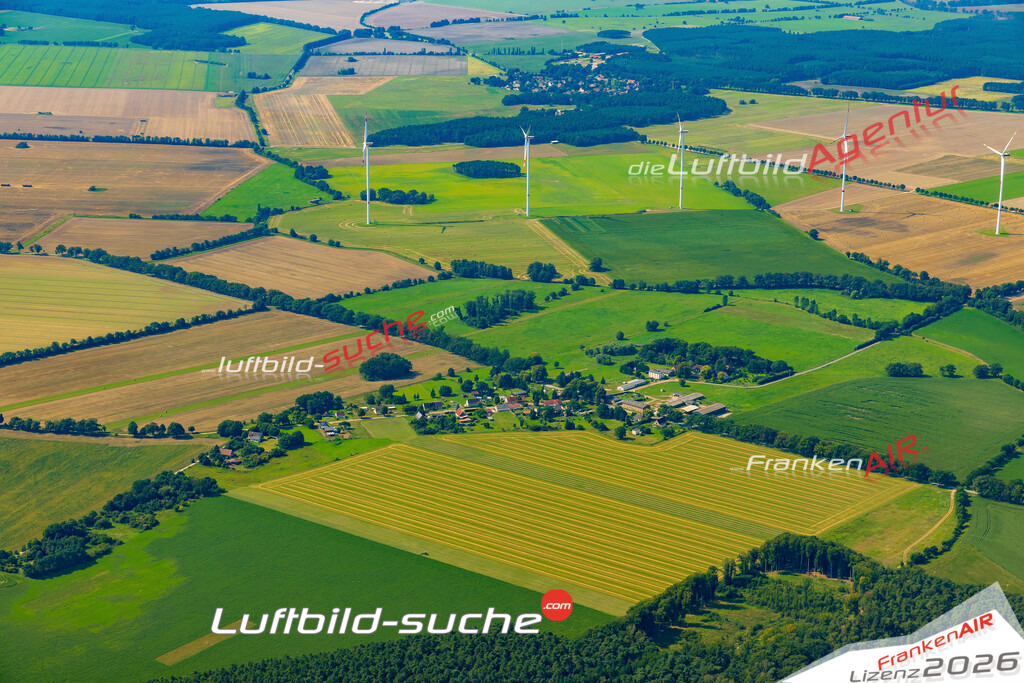 Schrägluftbild  Zapel  Karstädt - Das Luftbild wurde 2025 vom UL-Flugzeug heraus erstellt (ohne Drohne- keine Drohnenaufnahme ) - Hochauflösende Luftaufnahme -Nicht vergleichbar mit Google Maps oder Satelittenbilder- Die Geschenkidee !Mit Lizenz und Bildrechte bestellbar