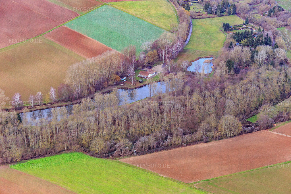 Fischteich des ASV Klares Wasser Inshein am Quodbach https://asv-insheim.de/ | Luftbild: Fischteich des ASV Klares Wasser Inshein am Quodbach https://asv-insheim.de/ in Insheim im Bundesland Rheinland-Pfalz in Deutschland. Foto: IMG_085657.jpg vom 08.01.2016 durch Werner Riehm/FLY-FOTO.de - Realisiert mit Pictrs.com