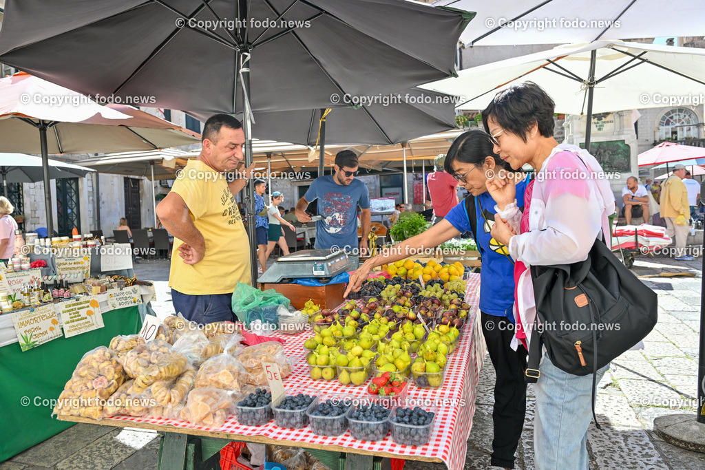Kroatien_ Dubrovnik_ 11.10.2023-198 | 11.10.2023, Kroatien, HRV, Dubrovnik im Bild Gastronomie, Tourismus, Touristen, Sehenswuerdigkeiten, Stadtansichten



eine Stadt im suedlichen Kroatien an der Adriakueste in der Gespannschaft Dubrovnik-Nereveta. Die Altstadt wurde im Jahr 1979 von der UNESCO in die Liste des Weltkulturerbes aufgenommen.
