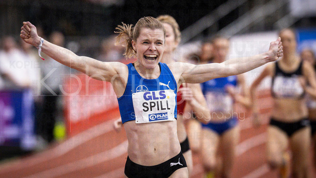 Deutsche Leichtathletik-Hallenmeisterschaften; Dortmund, 01.03.2026 | Tanja Spill (TSV Bayer Dormagen) läuft nach dem 7800m-Finale jubelnd durchs Ziel; Deutsche Leichtathletik-Hallenmeisterschaften am 01.03.2026 in der Helmut-Körnig-Halle in Dortmund. 