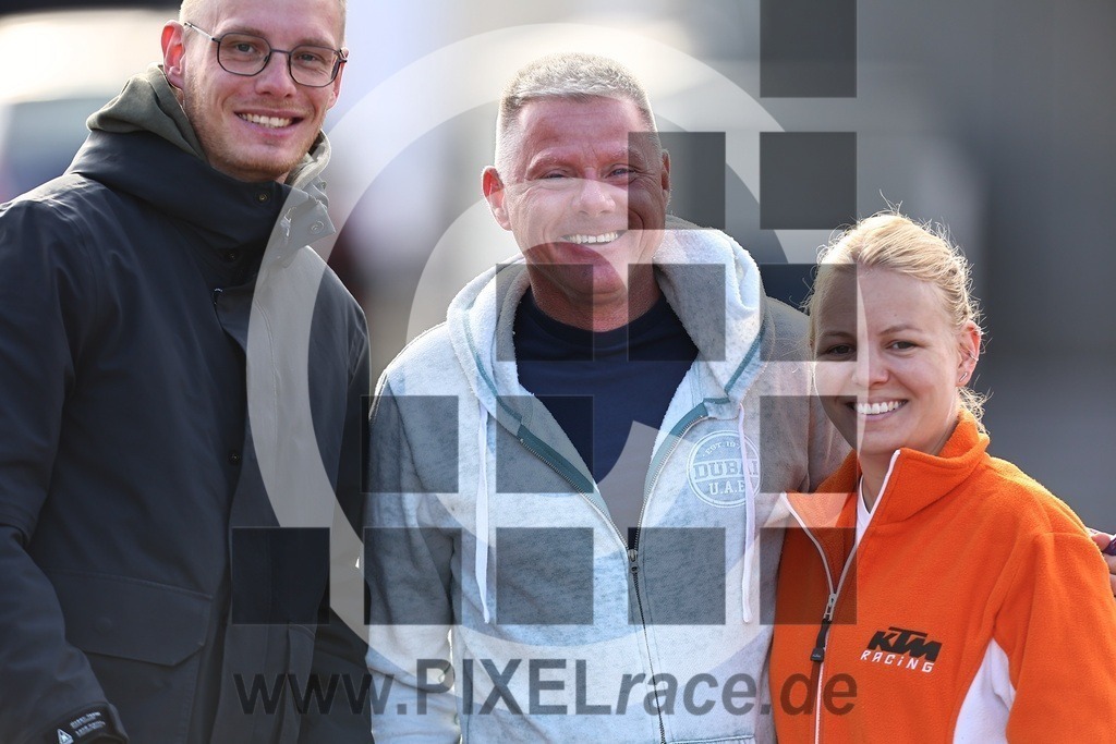 social-20250823_03941 | Schöne Erinnerungen an spannende Momente - das festzuhalten ist unser Job. PIXELrace.de ist seit 2003 auf den Rennstrecken Europas unterwegs um die Action draußen beim Fahren und die wunderbare Stimmung imm Fahrerlager für euch einzufangen.