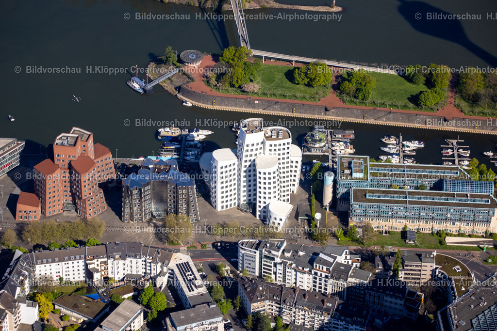 Luftbild Düsseldorf_s Medienhafen_Deutschland_Europa-3498 | LuftaufnahmeEnsemble Gehry Bauten - Neuer Zollhof am Ufer des Rhein im Ortsteil Unterbilk in Düsseldorf im Bundesland Nordrhein-Westfalen, Deutschland - Realisiert mit Pictrs.com