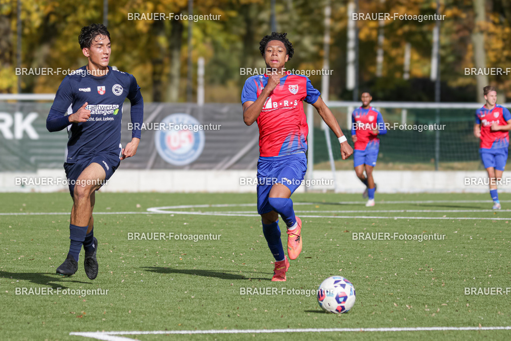 02.11.2025: A-Jugend-Niederrheinliga KFC Uerdingen - RSV Ratingen | Krefeld, Deutschland, 02.11.2025: Treshuan Henry Tamarion Reuter (KFC Uerdingen) im Kampf um den Ball während des A-Jugend Niederrheinliga Spiels zwischen KFC Uerdingen  - RSV Ratingen am 02.11. 2025 am Löschenhofweg in Krefeld, Deutschland. (Foto Ralph Görtz / Brauer-Fotoagentur)