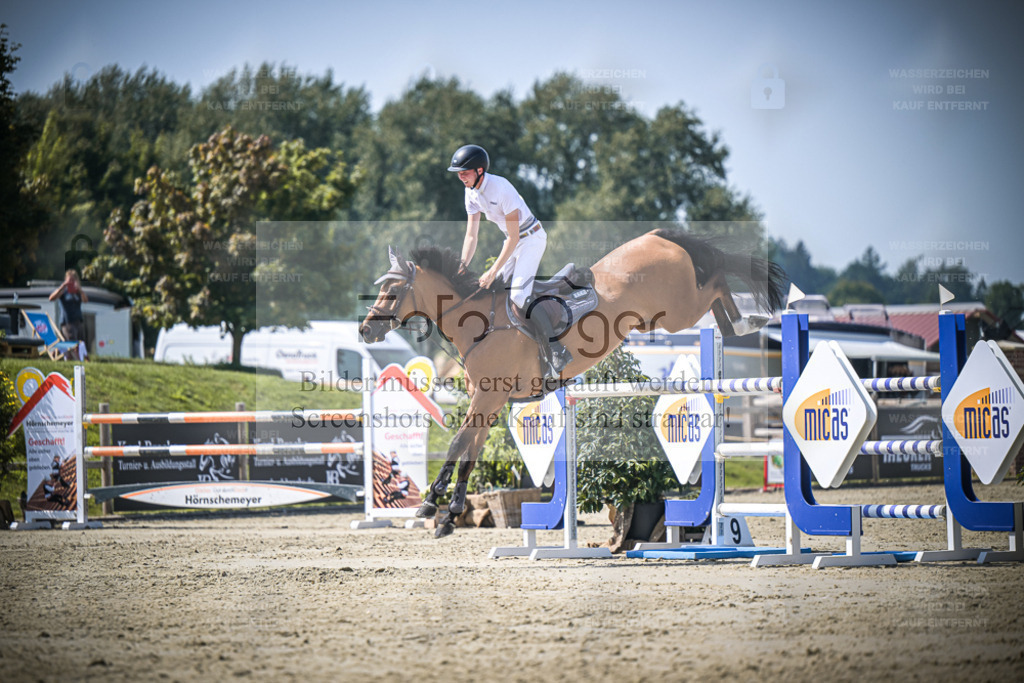 DOS_1275 | Entdecke hochwertige Reitturnierfotos von Foto Oger. Professionell, emotional und authentisch – jetzt Lieblingsmomente im Shop bestellen. - Realisiert mit Pictrs.com
