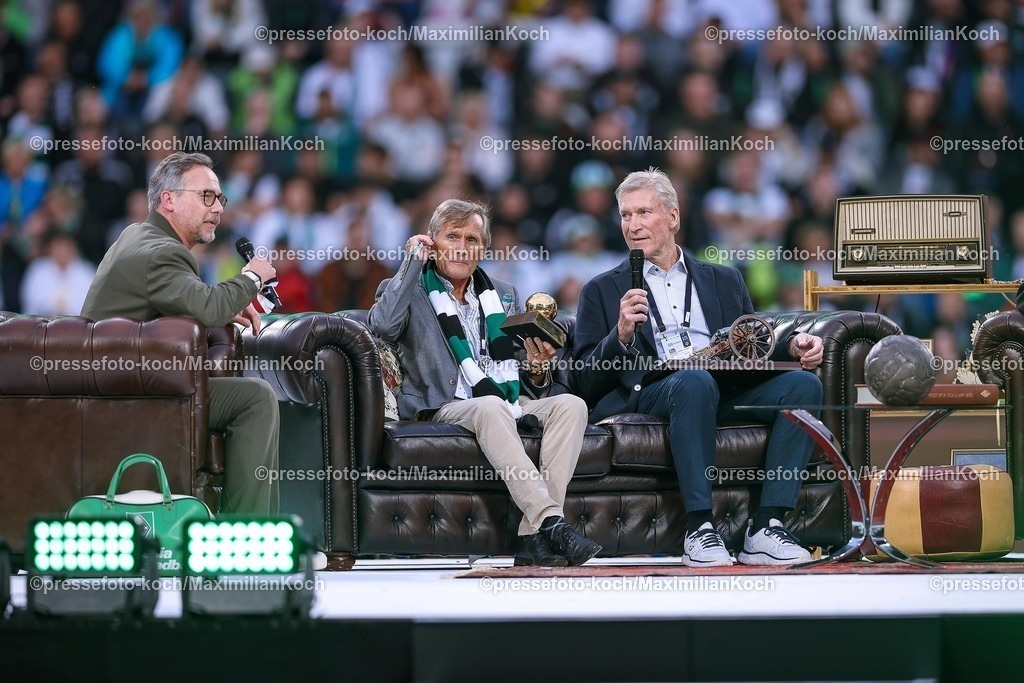 BMG02082501158 | 02.08.2025, Fußball, Borussia Mönchengladbach - FC Valencia, 125 Jahrfeier Jubiläumsspiel, Borussia-Park, Saison 2025 2026: Matthias Opdenhövel (Fernsehmoderator) , Allan SIMONSEN und   xxxxxxxxxxxxxxxx DFB regulations prohibit any use of photographs as image sequences and or quasi-video.