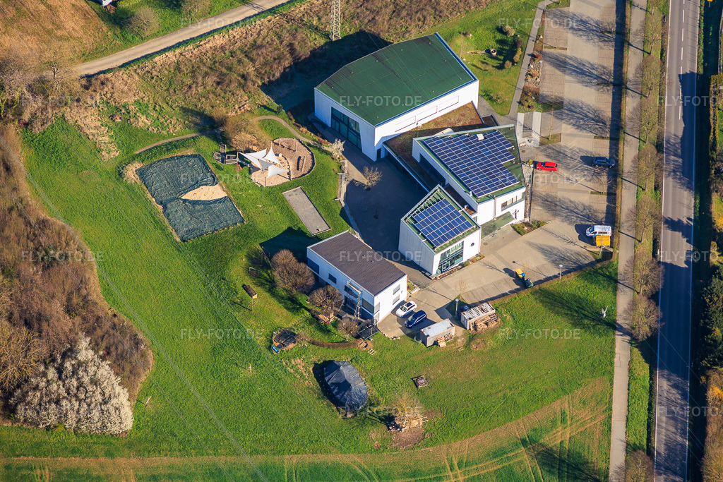 Luftbild: Christliche Gemeinschaft Ellmendingen e.V. im Ortsteil Ellmendingen in Keltern im Bundesland Baden-Württemberg in Deutschland. Foto: IMG_154159.jpg vom 02.04.2026 durch Werner Riehm/FLY-FOTO.deAuflösung des Originals: 5750 x 3833 pxCG Ellmendingen