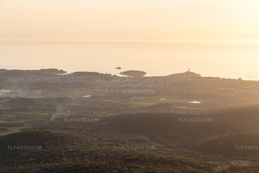Aerial view: View of the town in Rovinj in the state Gespanschaft Istrien, Croatia. – Photo: IMG_106151.jpg taken on 04/13/2018 by Werner Riehm/FLY-FOTO.com – Resolution of the original: 5472 x 3648 px