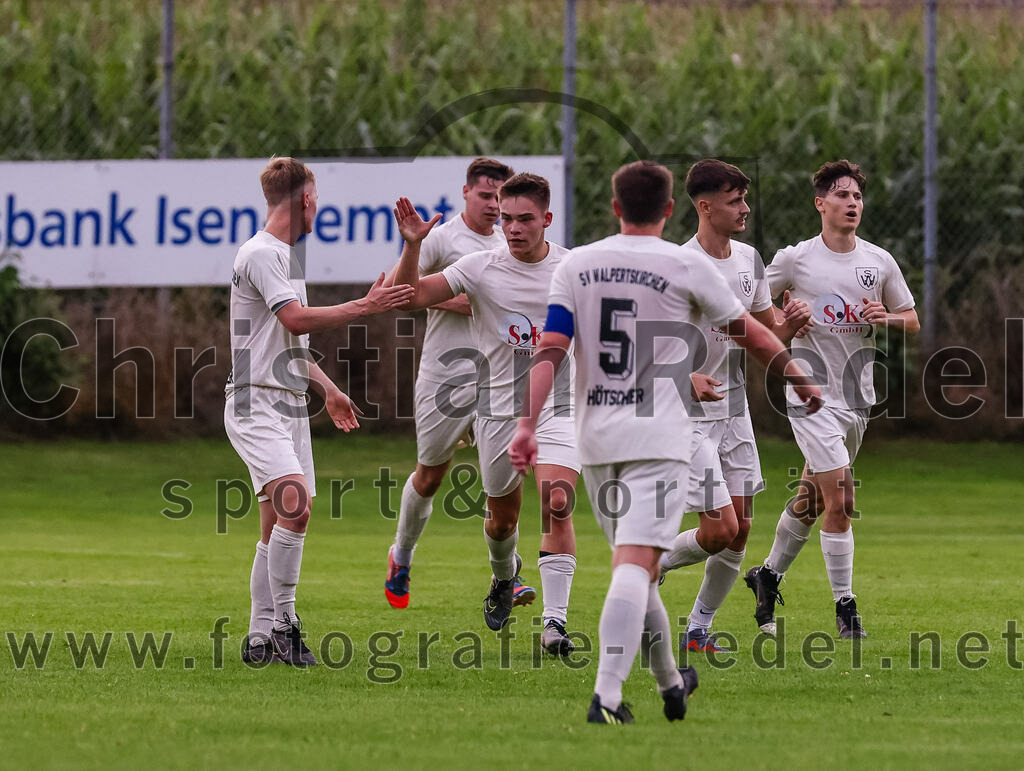 2023-08-04_054_SV_Walpertskirchen_gegen_FC_Finsing | Walpertskirchen, Deutschland, 04.08.2023:
Fußball, Kreisliga 2023 / 2024, 2. Spieltag, SV Walpertskirchen gegen FC Finsing, Endergebnis: 3:3

Marius Orthuber (SV Walpertskirchen, #6), Adrian Alexy (SV Walpertskirchen, #41), Thomas Hötscher (SV Walpertskirchen, #5)

Foto: Christian Riedel / fotografie-riedel.net