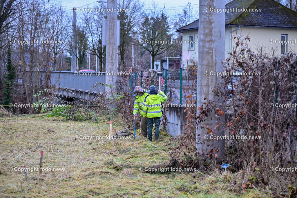 Linz_ Baubesprechung McDonalds KLM-Ebelsberg_ 15.12.2023-4 | 15.12.2023, Linz, AUT, Kleinmuenchen-Ebelsberg, im Bild Baubesprechung McDonalds KLM-Ebelsberg, Standort an der Wiener Strasse naechst Turmoel Tankstelle

vorgesehene Flaeche fuer Neubau McDonalds Restaurant, Vermessungsarbeiten