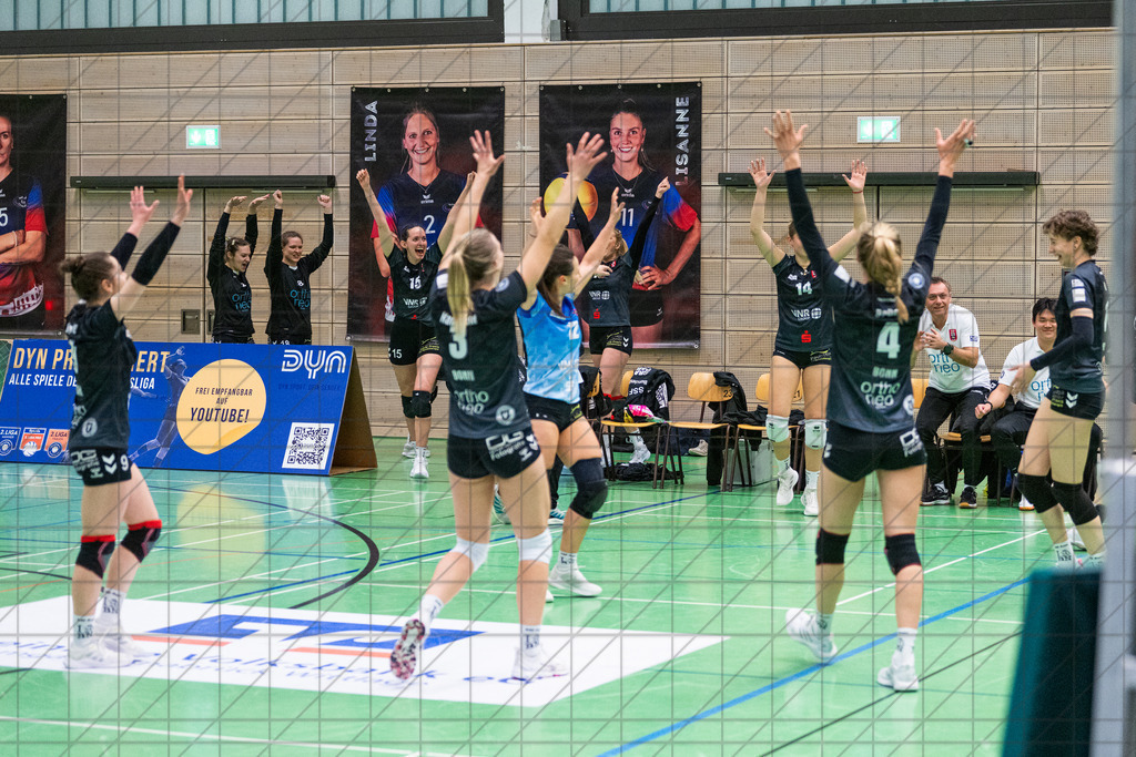 2. VBLF Nord 25/26 | Spiel 4113 | VC Osnabrück vs. SFF Bonn | Jubeln durften am Ende die Damen des SSF Bonn. //  21.03.26: 2. VBLF Nord 25/26 | Spiel 4113 | VC Osnabrück vs. SFF Bonn / Osnabrück / Deutschland  //   CREDIT:www.bullenfotos.de, Martin König, Hörner Weg 40, D-49078 Osnabrück, +4917663732967 // Nutzung und Weitergabe nur zu den vereinbarten Zwecken. Presseanfragen an Ersteller. Alle Rechte beim Ersteller. Honorierung nach MFM. - Realisiert mit Pictrs.com
