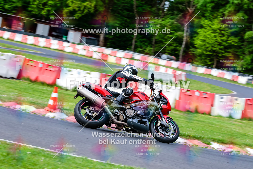 MotoTeamVBK-20086 | Hier findet Ihr Bilder von Touristenfahrten auf der Nürburgring Nordschleife oder von anderen Veranstaltungen die ich besucht habe. Viel Spass beim Durch Schauen 