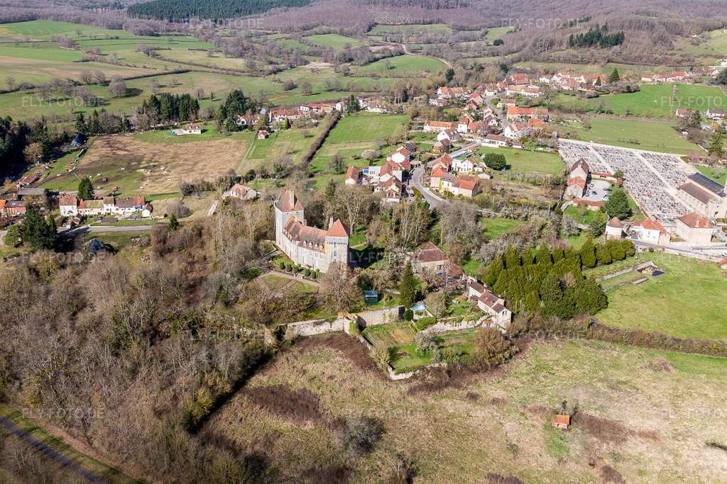 Luftbild: Ortsansicht in Épinac im Bundesland Saône-et-Loire in Frankreich. Foto: IMG_105426.jpg vom 01.04.2018 durch Werner Riehm/FLY-FOTO.de