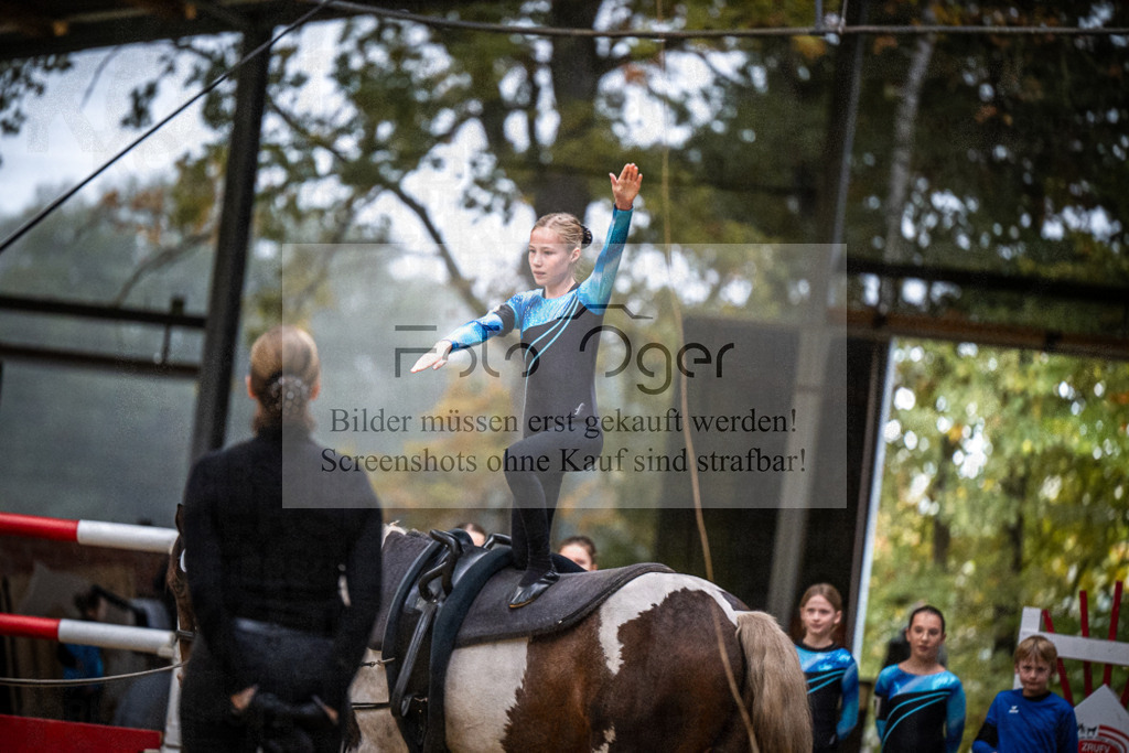 DOS_0140 | Entdecke hochwertige Reitturnierfotos von Foto Oger. Professionell, emotional und authentisch – jetzt Lieblingsmomente im Shop bestellen.Deutschlandweite Turnierfotografie. - Realisiert mit Pictrs.com