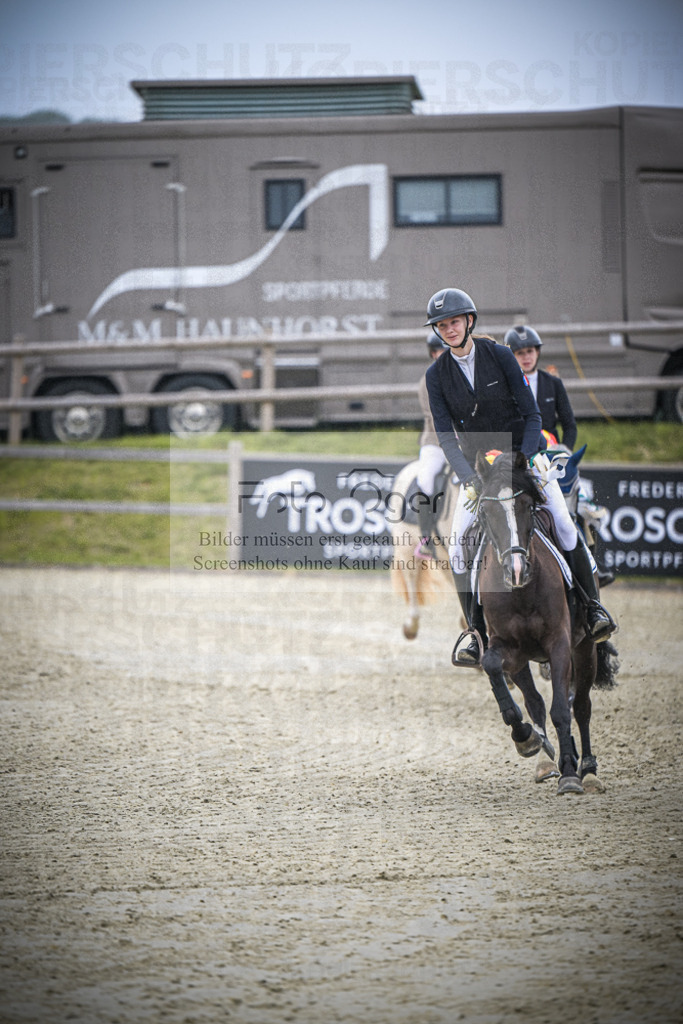 DOS_0107 | Entdecke hochwertige Reitturnierfotos von Foto Oger. Professionell, emotional und authentisch – jetzt Lieblingsmomente im Shop bestellen.Deutschlandweite Turnierfotografie. - Realisiert mit Pictrs.com