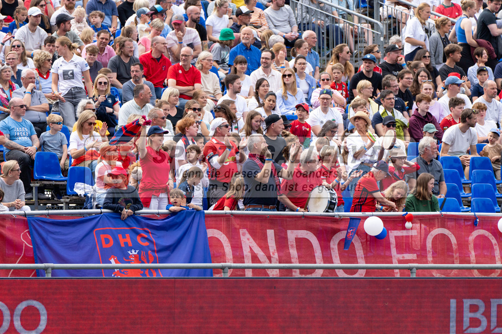 Final4_20250601-1101-HK108286 | Krefeld, Deutschland, 01.06.2025:  Feldhockey Final4 2025 – „Deutsche Feldhockey-Meisterschaften 2025“ Harvestehuder HTC - Düsseldorfer HC (Finale Damen) im Gerd-Wellen-Hockeyanlage am 01.06.2025 in Krefeld, Deutschland. (Foto von Kramhöller/Fehrmann/Kaste)Krefeld, Germany, 01.06.2025: Feldhockey Final4 2025 – „Deutsche Feldhockey-Meisterschaften 2025“ Harvestehuder HTC - Düsseldorfer HC (Finale Damen) in Gerd-Wellen-Hockeyanlage at 01.06.2025 in Krefeld, Deutschland. (Foto from Kramhöller/Fehrmann/Kaste)