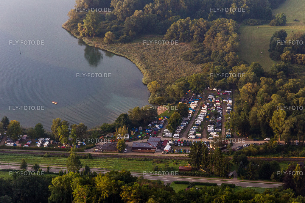 Campingplatz Schachenhorn | Luftbild: Campingplatz Schachenhorn im Ortsteil Ludwigshafen in Bodman-Ludwigshafen im Bundesland Baden-Württemberg in Deutschland. Foto: IMG_102860.jpg vom 26.08.2017 durch Werner Riehm/FLY-FOTO.de - Realisiert mit Pictrs.com