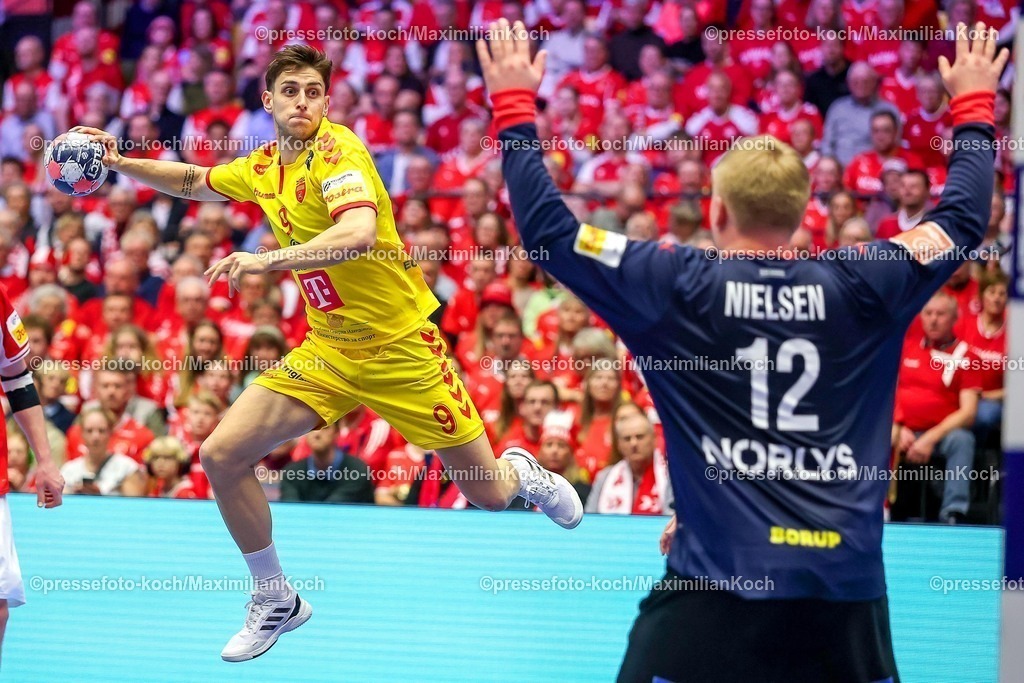 EHF16012602031 | 16.01.2026, Handball, Men's EHF EURO 2026, Dänemark - Nordmazedonien, Jyske Bank Boxen in Herning, Dänemark, Preliminary Round:  Igor Gjorgiev (North Macedonia #09) wirft auf das Tor von  Emil Nielsen (Denmark #12) 