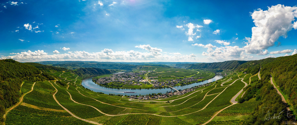 Moselschleife bei Piesport | Online Foto-Shop von André Engelhardt, Filmemacher und Fotograf. Fine Art Prints, Kunstdrucke, Fotogeschenke, Souvenirs von Mosel, Rhein und mehr. 