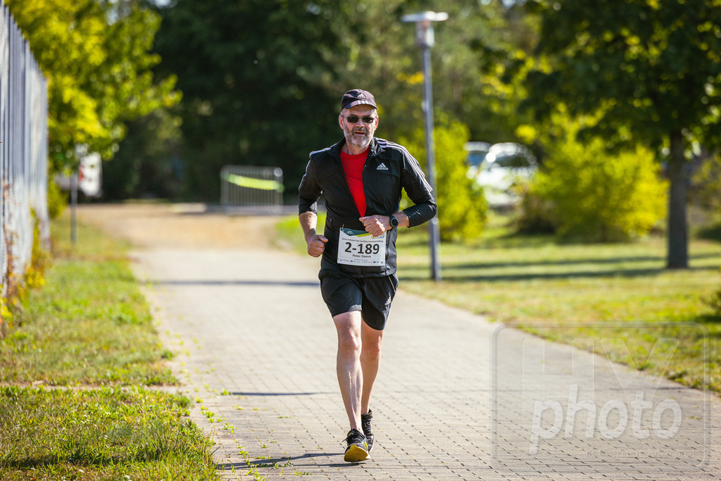 16. Hoywoj-CityLauf im Sportforum Hoyerswerda - 16.09.2023 | 10km-Volkslauf der Laausitzer Seenland Stiftung - Realisiert mit Pictrs.com