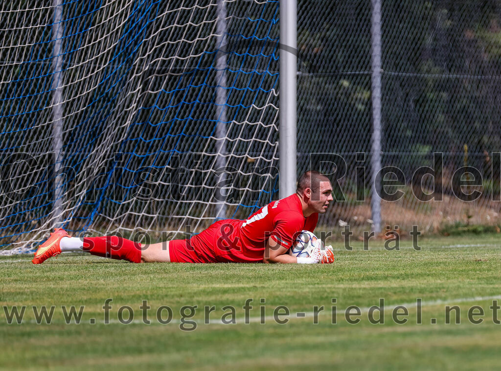 2023-07-22_038_FC_Eitting_gegen_FC_Moosinning | Eitting, Deutschland, 22.07.2023:
Fußball, Kreisliga 2023 / 2024, Testspiel, FC Eitting gegen FC Moosinning, Endergebnis: 0:4

Torwart Aaron Siegl (FC Moosinning, #27)

Foto: Christian Riedel / fotografie-riedel.net