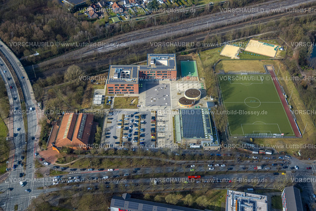 Gladbeck250201801 | Luftbild, Heisenberg Gymnasium mit Sportplatz und Artur-Schirrmacher-Sporthalle, Brücke Sandstraße, Gladbeck, Ruhrgebiet, Nordrhein-Westfalen, Deutschland