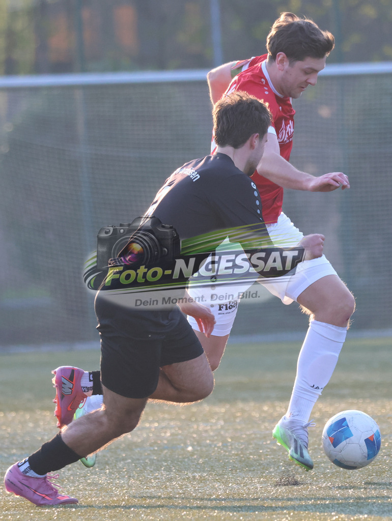 Bünder SV - TV Elverdissen | Auf dem Bild zu sehen: rot Bünder SV: Marvin Henseler ; schwarz TV Elverdissen: Yann Gomes de Barros CoelhoBünder SV, TV Elverdissen, Saison 25/26, Kreisliga A, Deutschland - Realisiert mit Pictrs.com