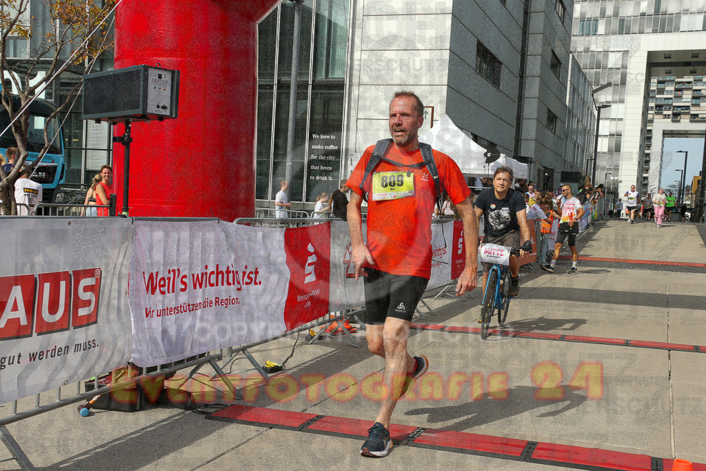 250920_1343_EX1_6418 | Sportfotografie im Rhein-Sieg Kreis, Köln, Bonn, NRW, Rheinland Pfalz, Hessen, etc. Unser Tätigkeitsfeld umfasst den Laufsport vom Volkslauf über den Marathon, Duathlon, Triathon bis zum Ultralauf wie Kölnpfad Ultra oder Schindertrail.