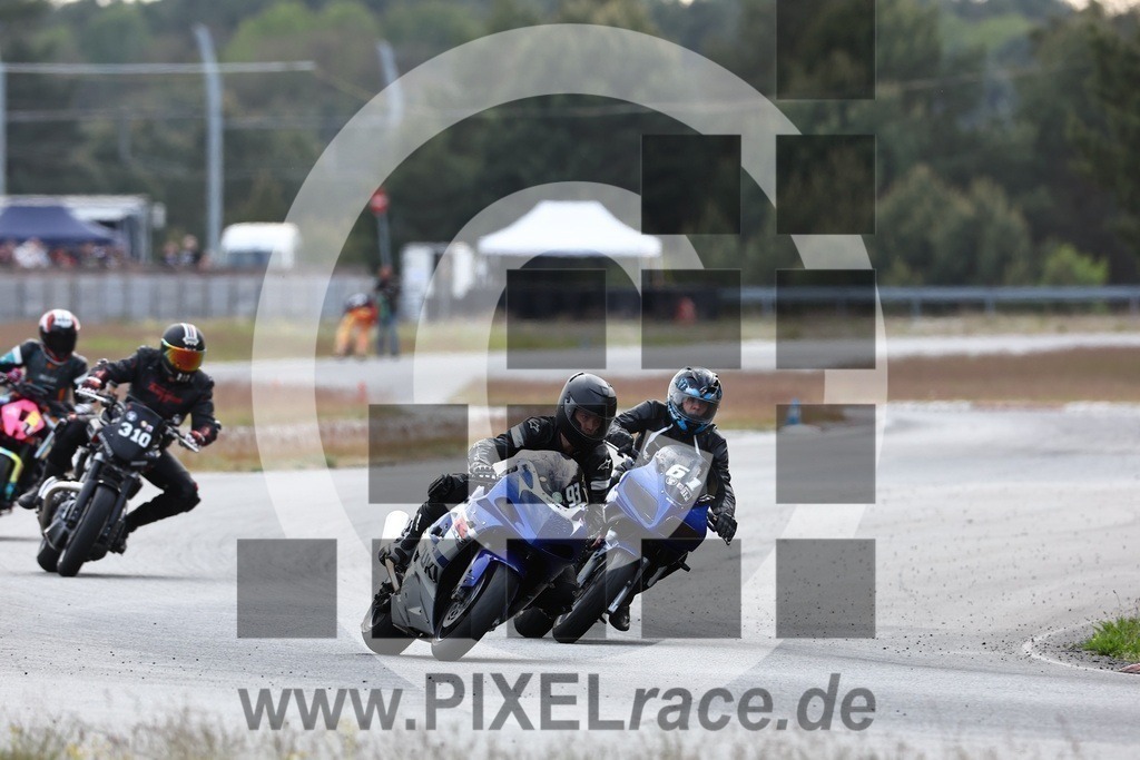 start-20240511_05244 | Schöne Erinnerungen an spannende Momente - das festzuhalten ist unser Job. PIXELrace.de ist seit 2003 auf den Rennstrecken Europas unterwegs um die Action draußen beim Fahren und die wunderbare Stimmung imm Fahrerlager für euch einzufangen.