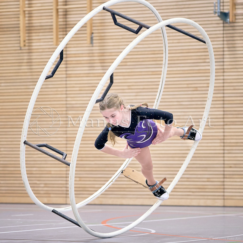B-DSC06568 | Professionelle Sportfotografie in Hamburg, Schleswig-Holstein und Niedersachsen – spezialisiert auf Rhönrad, Geräteturnen, Leistungsturnen und rhythmische Sportgymnastik. Bundesweite Begleitung von Rhönrad-Events. Jetzt Sport-Fotos - Realisiert mit Pictrs.com