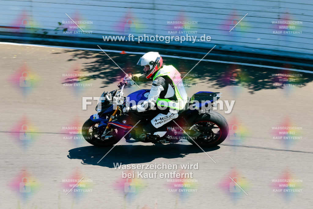 Moto-TeamOBK-22389 | Hier findet Ihr Bilder von Touristenfahrten auf der Nürburgring Nordschleife oder von anderen Veranstaltungen die ich besucht habe. Viel Spass beim Durch Schauen 