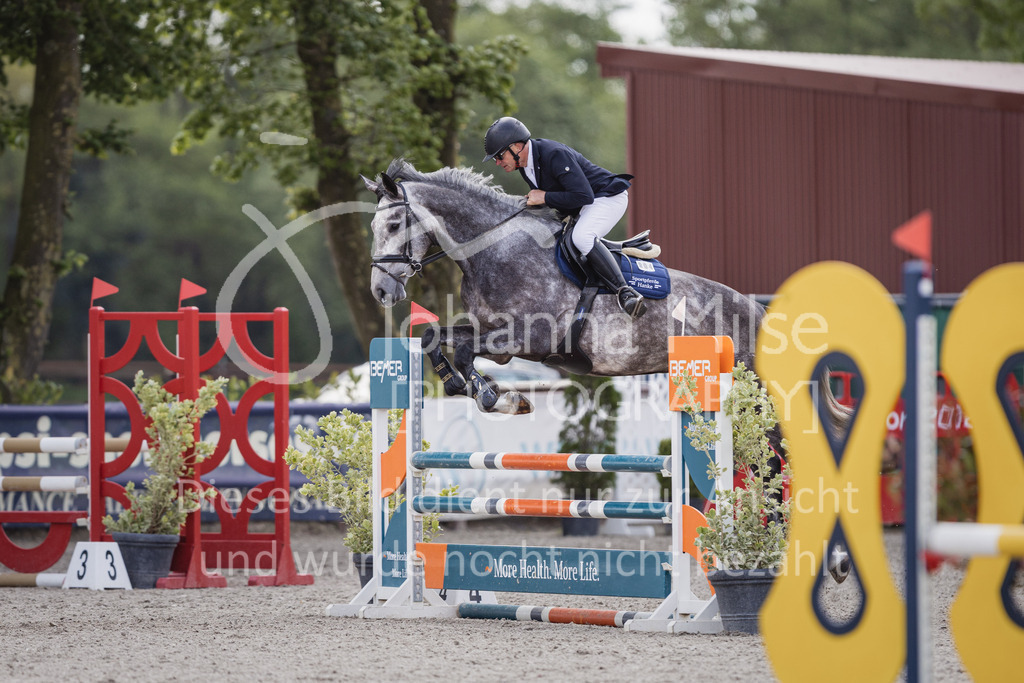 230516_Mühlen_03SprPf-A-357 | Deine schönsten Turniermomente als professionelle Fotos! Entdecke hochwertige Pferdesport-Fotografie im Online-Shop. Jetzt Fotos finden & bestellen!